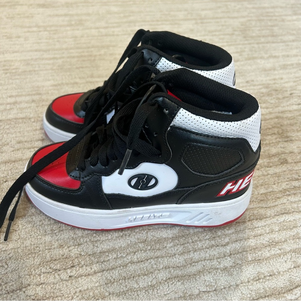 Heelys Kids Black and Red Skate Shoes Size 2
